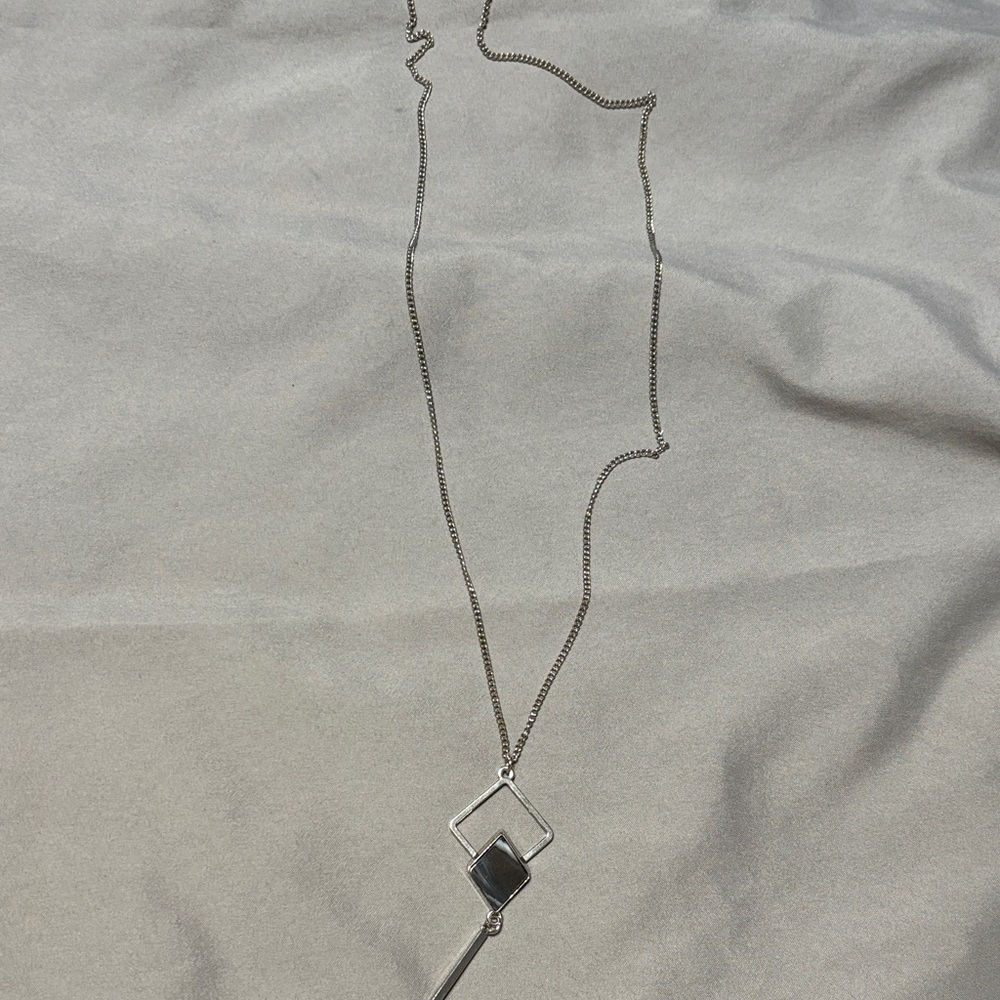 ☃️ NEW LOWER PRICE ☃️ ~ Silver Geometric Pendant Necklace